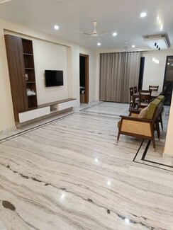 3 BHK + Pooja Room,Servant Room Builder Floor For Rent in Sector 43