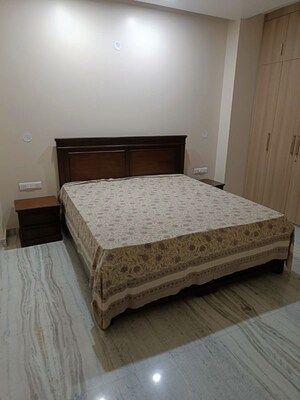 Bedroom in 3 BHK Builder Floor at Sector 43 – for Rent