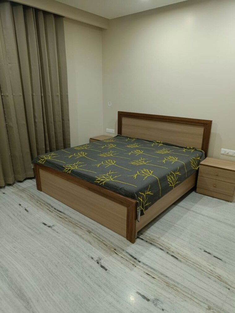 Bedroom, sector 43 3 Bedroom 225 Sq.Yd. Builder Floor In Sector 43 Gurgaon 10383721