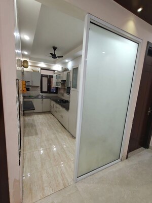Room in 3 BHK Builder Floor at Sushant Lok I – for Rent