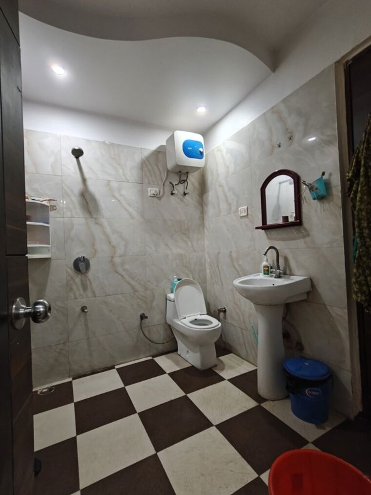 Bathroom, vasundhara sector 5 3 Bedroom 1600 Sq.Ft. Builder Floor In Vasundhara Sector 5 Ghaziabad 10383746