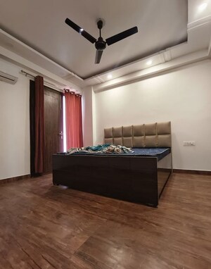 Bedroom in 3 BHK Builder Floor at Sector 43 – for Rent
