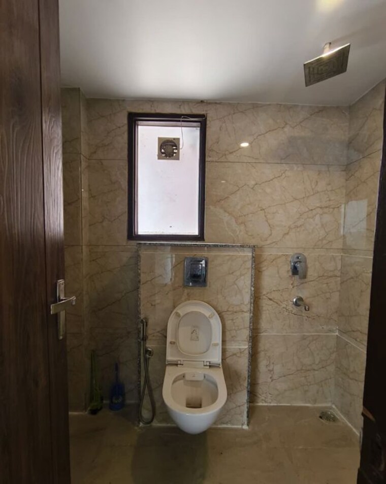 Bathroom, sector 43 3 Bedroom 263 Sq.Yd. Builder Floor In Sector 43 Gurgaon 10383753