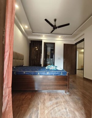 Room in 3 BHK Builder Floor at Sector 43 – for Rent