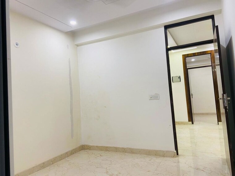 Room, limra-height 1 Bedroom 550 Sq.Ft. Builder Floor In Sector 73 Noida 10383732