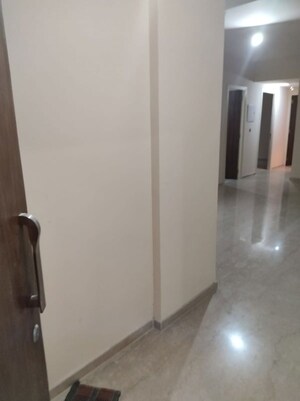 Room in 2 BHK Apartment at Kalpataru Immensa B, Kolshet Road – for Rent