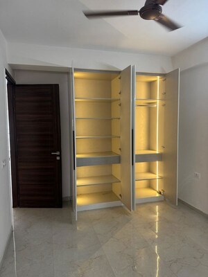 Room in 3.5 BHK Builder Floor at Smart World Gems, Sector 89 – for Rent