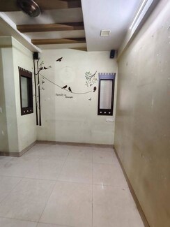 2 BHK + Extra Room Apartment For Rent in Pandurang Apartment Bhoiwada