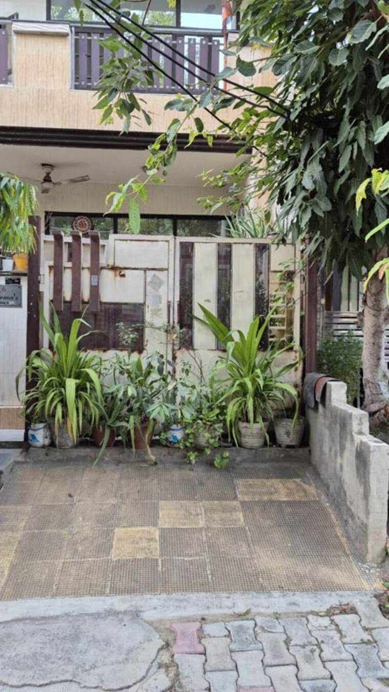 Balcony, vasundhara sector 5 3 Bedroom 1500 Sq.Ft. Builder Floor In Vasundhara Sector 5 Ghaziabad 10383801