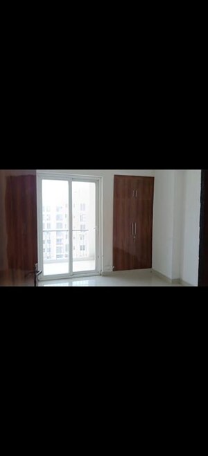 Room in 3 BHK Apartment at Amrapali Leisure Park, Amrapali Leisure Valley – for Rent