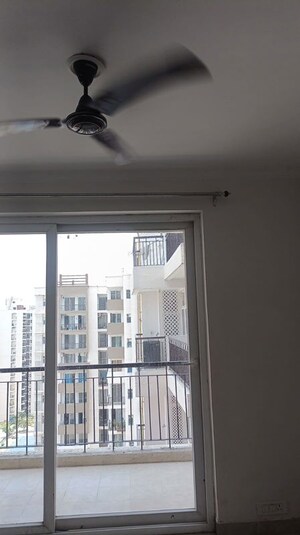 Room in 3 BHK Apartment at Amrapali Leisure Park, Amrapali Leisure Valley – for Rent