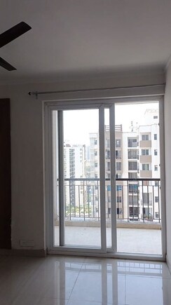 3 BHK + Servant Room Apartment For Rent in Amrapali Leisure Park