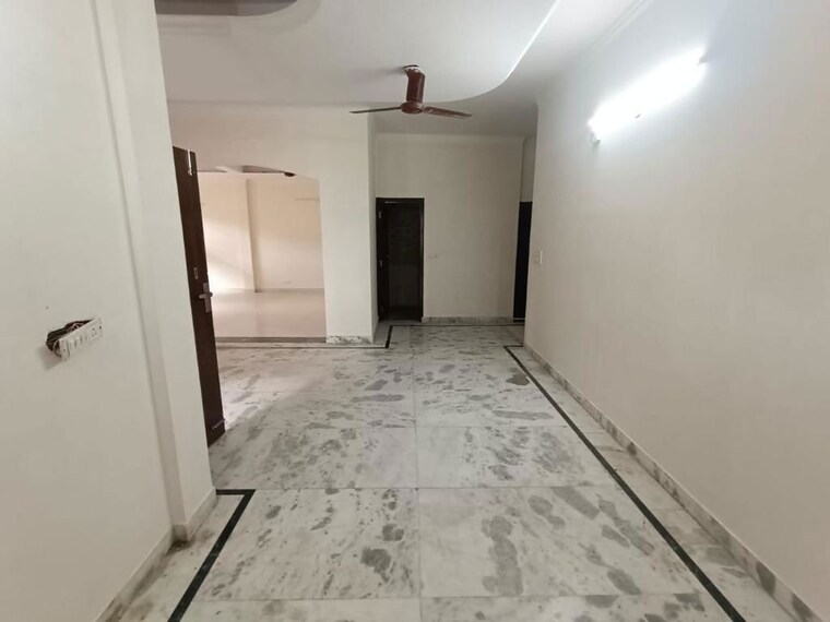 Room, alaknanda 3 Bedroom 250 Sq.Yd. Builder Floor In Alaknanda Delhi 10383868