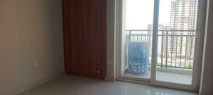 Room in 3 BHK Apartment at Eldeco Live By The Greens, Sector 150 – for Rent