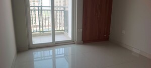 Room in 3 BHK Apartment at Eldeco Live By The Greens, Sector 150 – for Rent