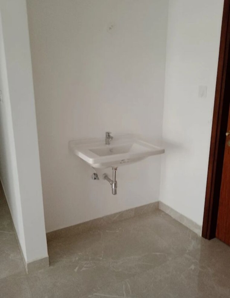 Bathroom, akshaja-insignia 3 Bedroom 1800 Sq.Ft. Apartment In Narsingi Hyderabad 10383909