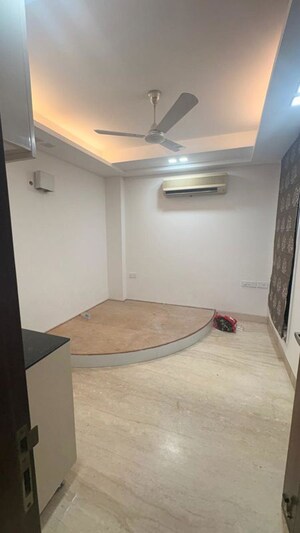 Team Area in 4 BHK Builder Floor at Friends Colony – for Rent