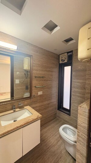 Room in 4 BHK Builder Floor at Friends Colony – for Rent