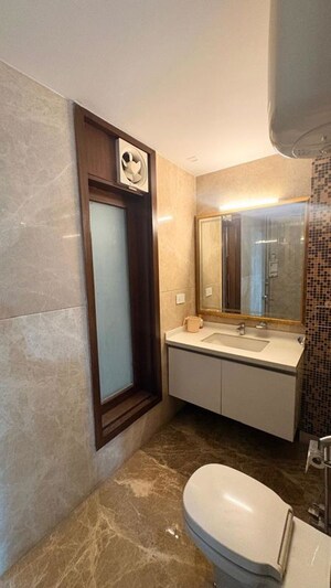 Room in 4 BHK Builder Floor at Friends Colony – for Rent