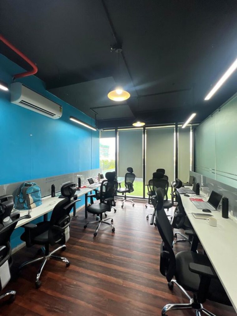 Gym, shivalik-shilp Commercial Office Space 3300 Sq.Ft. In Sanidhya Ahmedabad 10383955