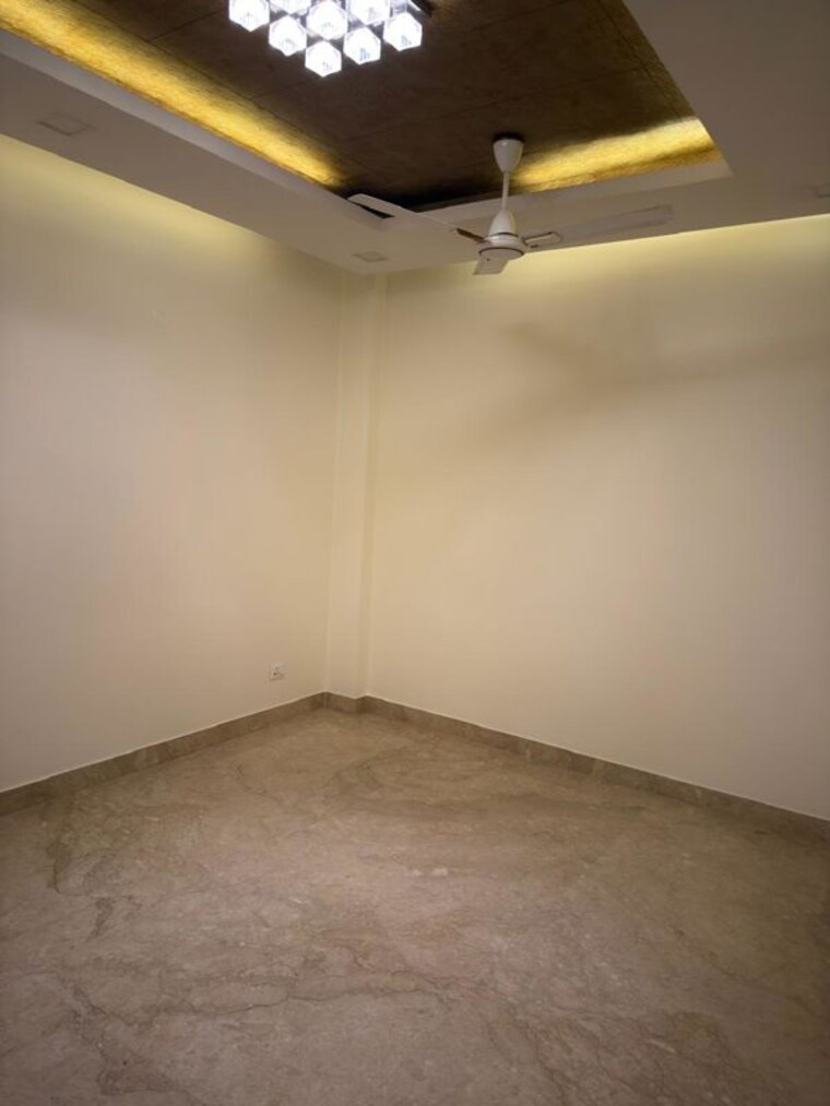 Room, jawahar nagar 3 Bedroom 375 Sq.Yd. Builder Floor In Jawahar Nagar Delhi 10383971