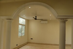 Room in 3 BHK Builder Floor at Jawahar Nagar – for Rent