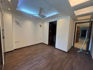 Room in 3 BHK Builder Floor at Greater Kailash I – for Rent