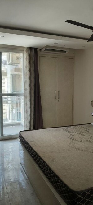 Room in 3 BHK Apartment at Surya Aastha Greens, Sector 4 Greater Noida – for Rent