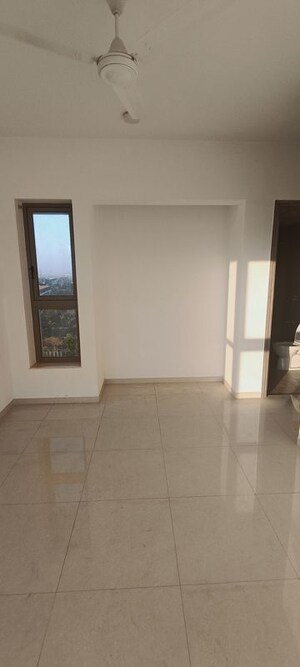 Room in 2 BHK Apartment at Kalpataru Paramount A, Kapur Bawdi – for Sale