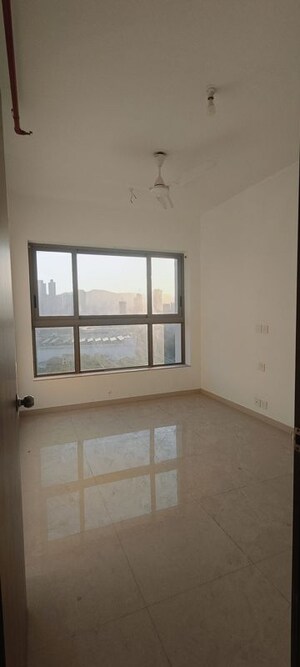 Room in 2 BHK Apartment at Kalpataru Paramount A, Kapur Bawdi – for Sale