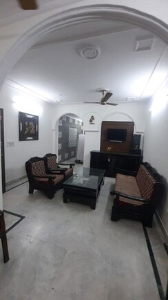 4 BHK + Extra Room Builder Floor For Rent in Chanakyapuri