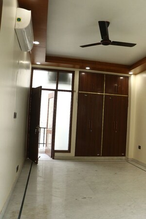 Room in 4 BHK Builder Floor at Chanakyapuri – for Rent