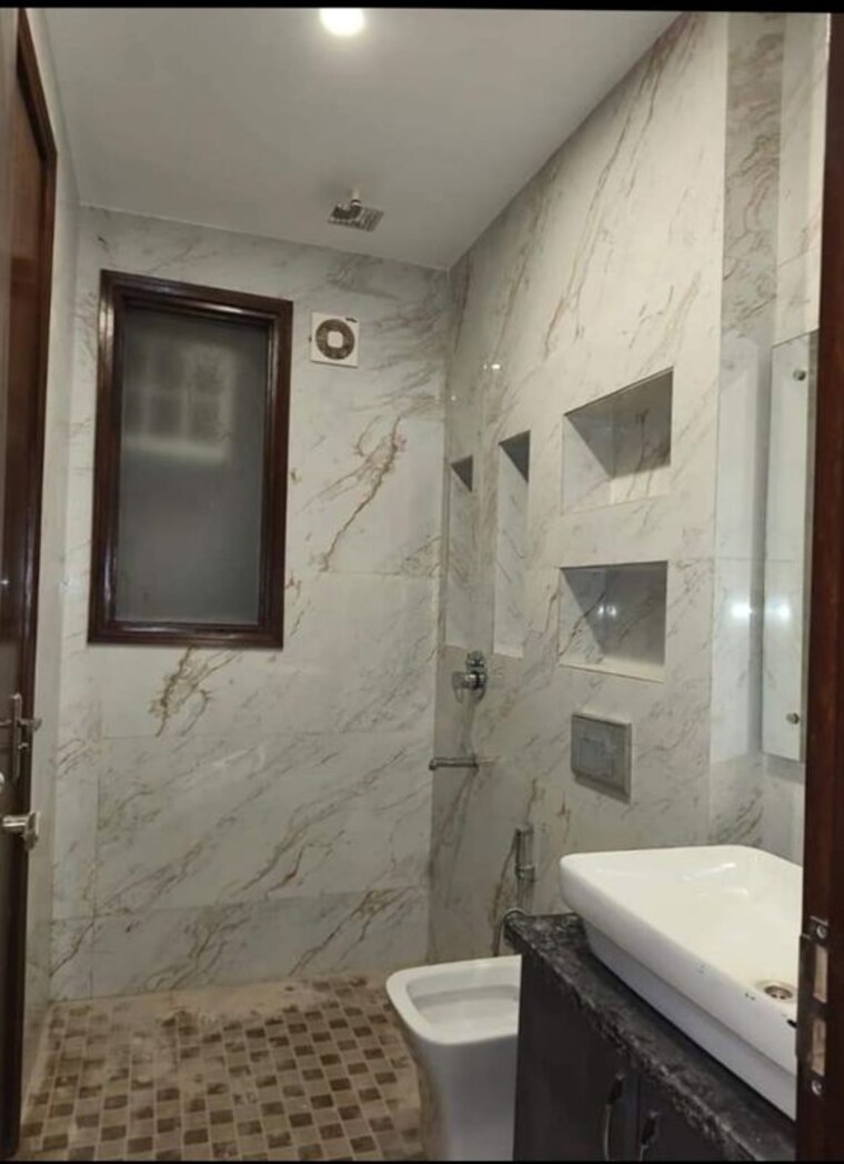 Bathroom, knowledge park v greater noida 3 Bedroom 1700 Sq.Ft. Builder Floor In Knowledge Park V Greater Noida Greater Noida 10384036