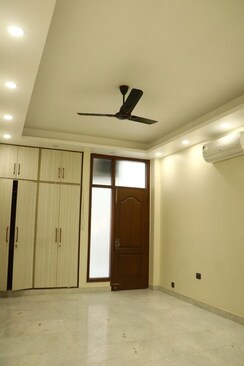 4 BHK + Extra Room Builder Floor For Rent in Chittaranjan Park