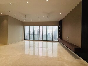 Room in 4 BHK Apartment at Rustomjee Crown, Prabhadevi – for Rent
