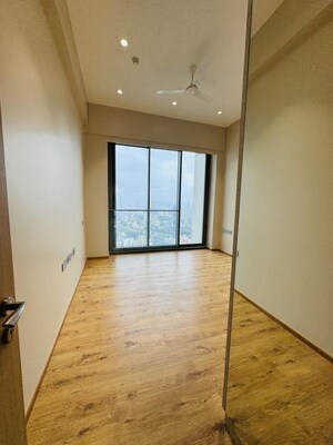 Room in 4 BHK Apartment at Rustomjee Crown, Prabhadevi – for Rent