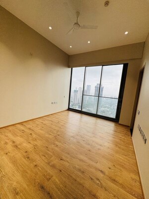 Room in 4 BHK Apartment at Rustomjee Crown, Prabhadevi – for Rent