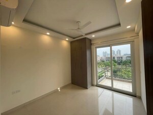 Room in 3 BHK Builder Floor at BPTP Amstoria, Sector 102 – for Sale