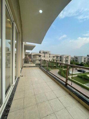 Balcony in 3 BHK Builder Floor at BPTP Amstoria, Sector 102 – for Sale