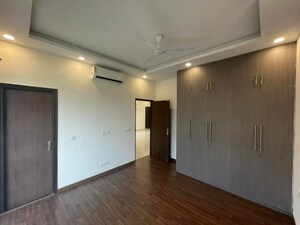 Room in 3 BHK Builder Floor at BPTP Amstoria, Sector 102 – for Sale