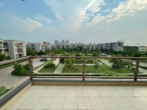 Balcony in 3 BHK Builder Floor at BPTP Amstoria, Sector 102 – for Sale
