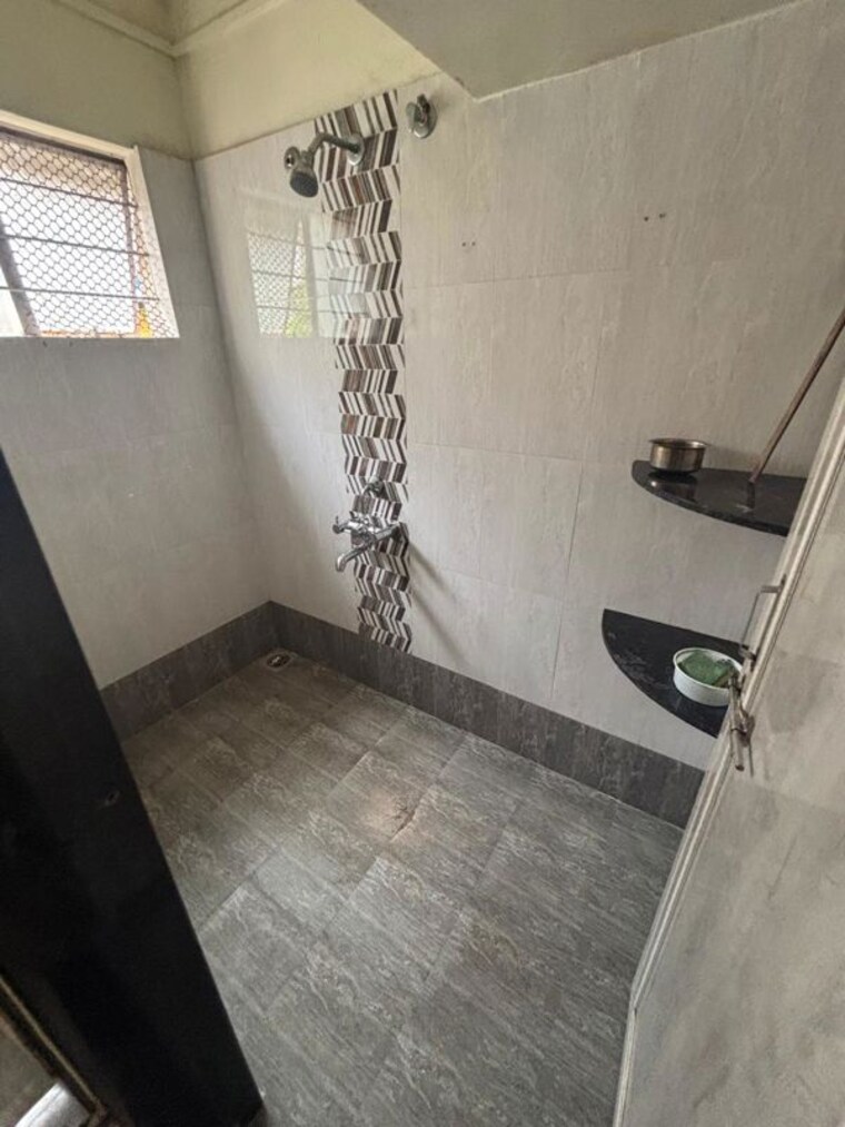 Bathroom, anand-apartment-bhusari-colony 1 Bedroom 531 Sq.Ft. Apartment In Kothrud Pune 10384055