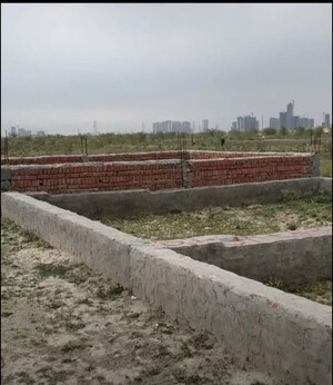 Plot For Sale in 3C Lotus City, Sector 17b Yamuna Expressway