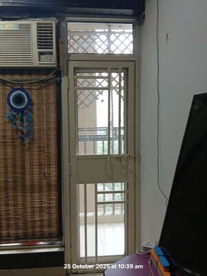 Room in 4 BHK Apartment at Galaxy North Avenue, Gaur City 1 – for Rent
