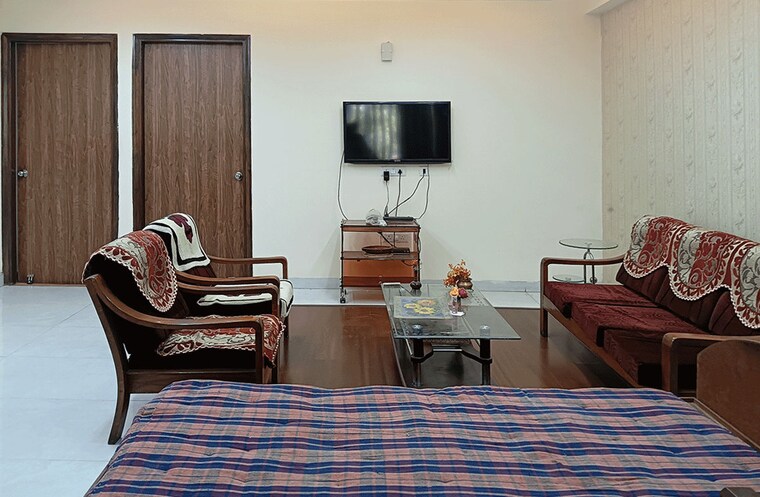 Living Room, sector 57 3 Bedroom 2000 Sq.Ft. Builder Floor In Sector 57 Gurgaon 10384056