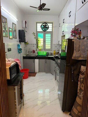 Team Area in 3.5 BHK Builder Floor at Green Fields Colony – for Rent