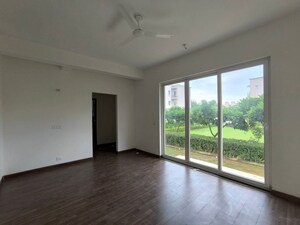 Room in 3 BHK Builder Floor at BPTP Amstoria, Sector 102 – for Sale