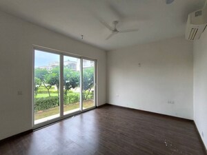 Room in 3 BHK Builder Floor at BPTP Amstoria, Sector 102 – for Sale