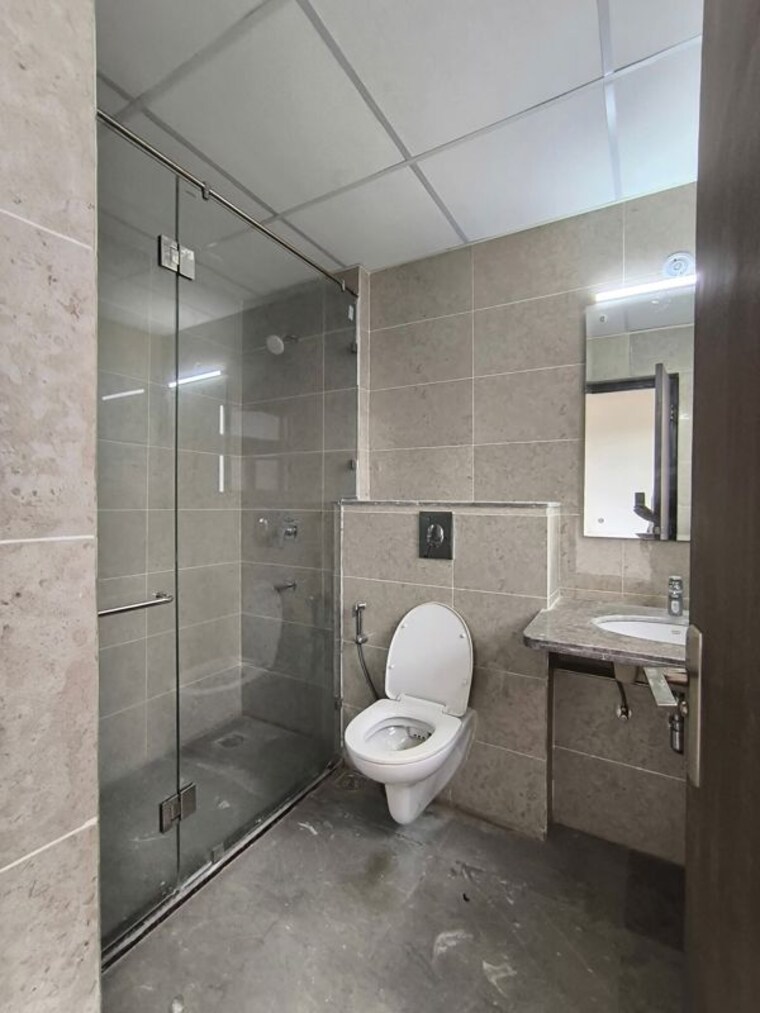 Bathroom, bptp-amstoria 3 Bedroom 300 Sq.Yd. Builder Floor In Sector 102 Gurgaon 10384093