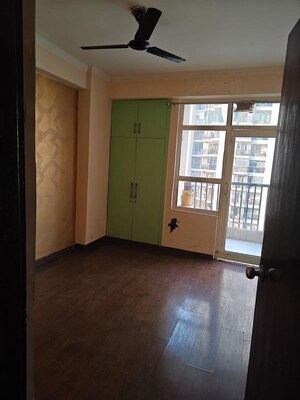 Room in 2 BHK Apartment at Galaxy North Avenue, Gaur City 1 – for Rent